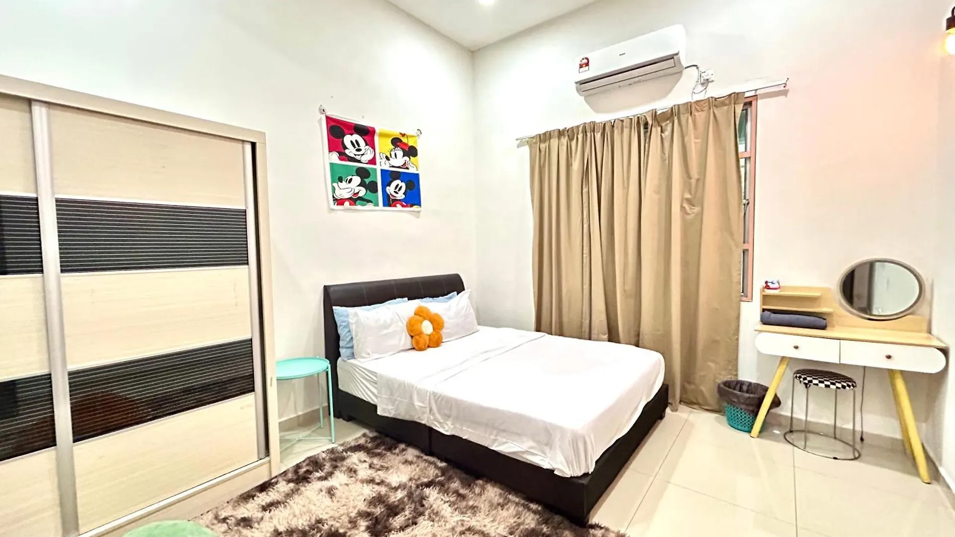Comfort 36 Entire House At Alma بوكيت ميرتاجام 0*,  ماليزيا